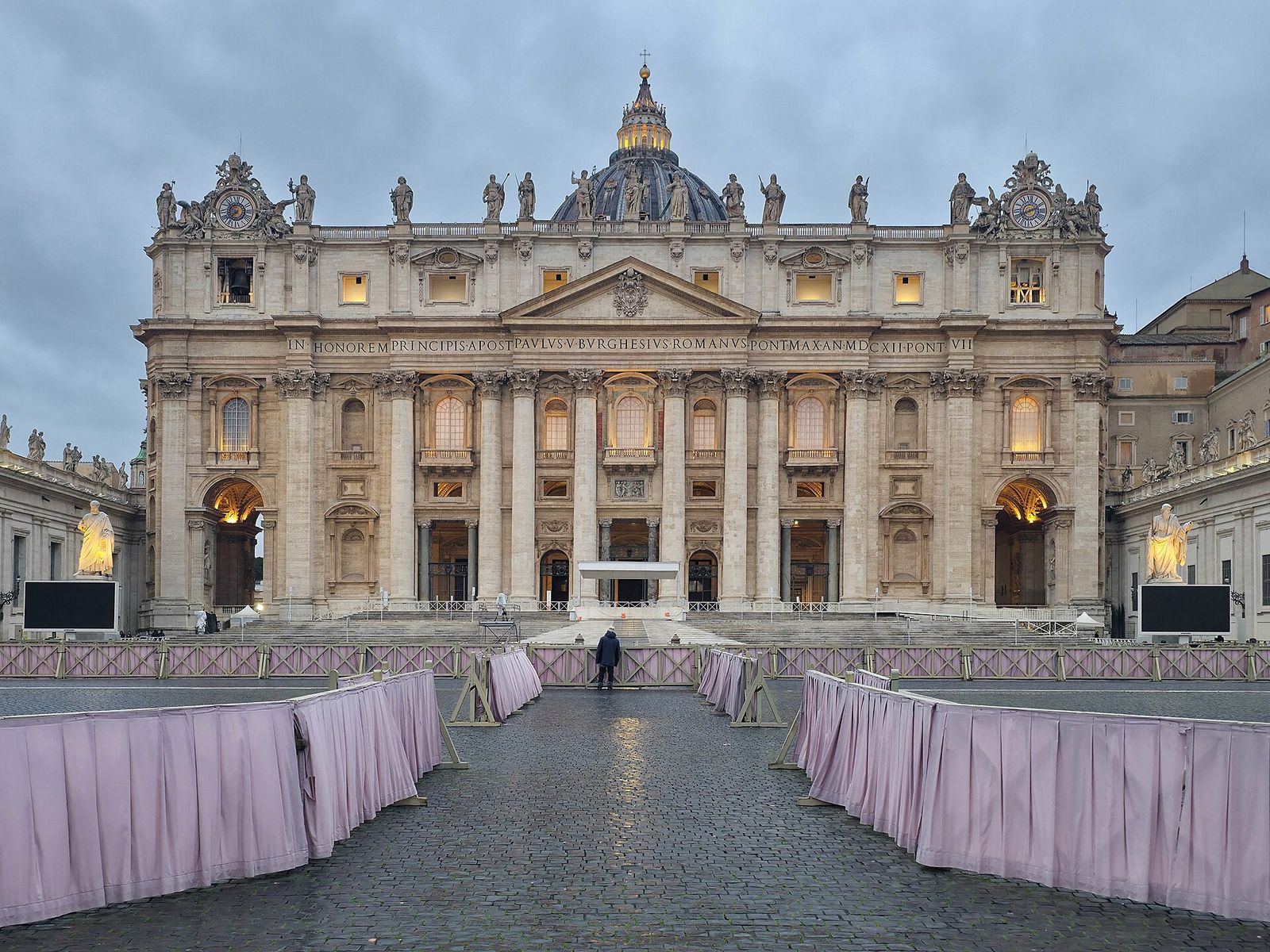 Fachada da Basílica de São Pedro, no Vaticano